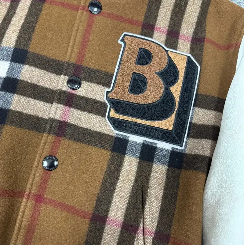 Jaqueta Varsity Burberry couro na Achei Primeiro - foto 3