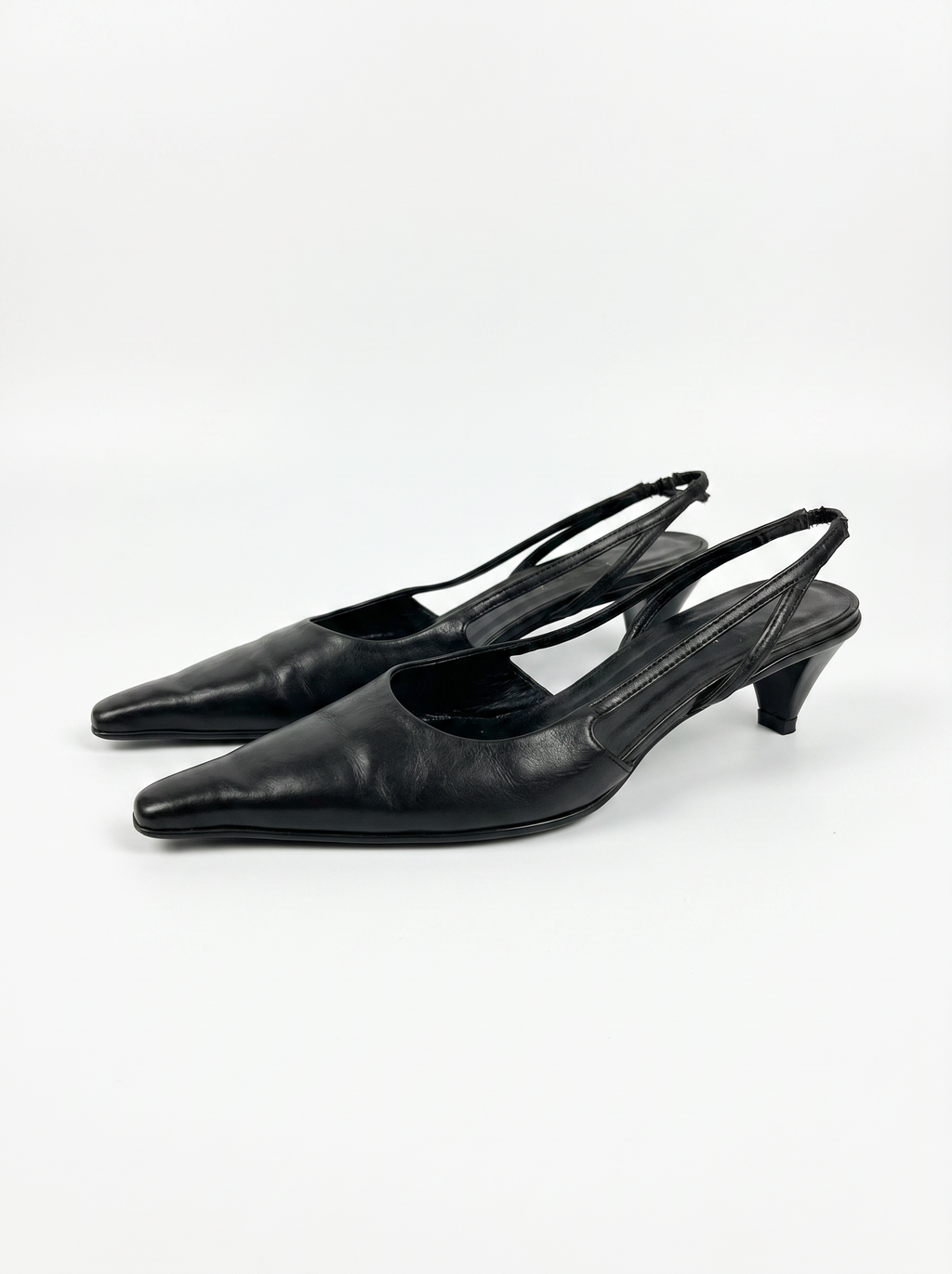 Salto slingback preto bico fino - Prada - imagem 2
