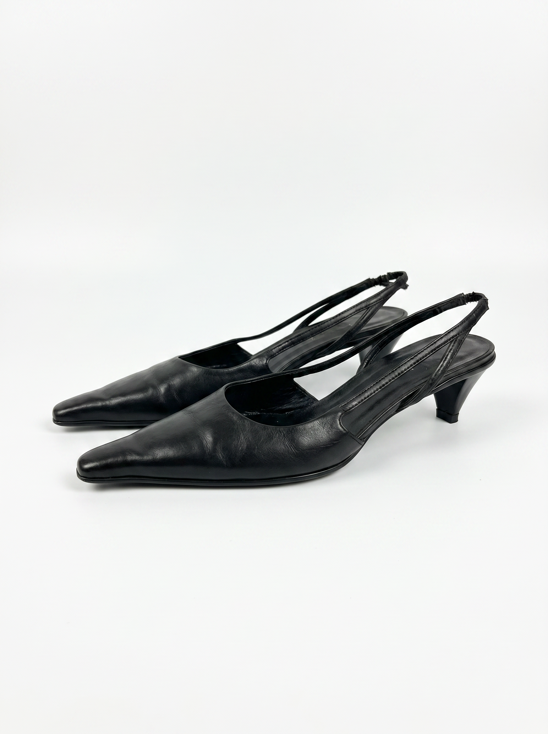 Salto slingback preto bico fino - Prada - imagem 2