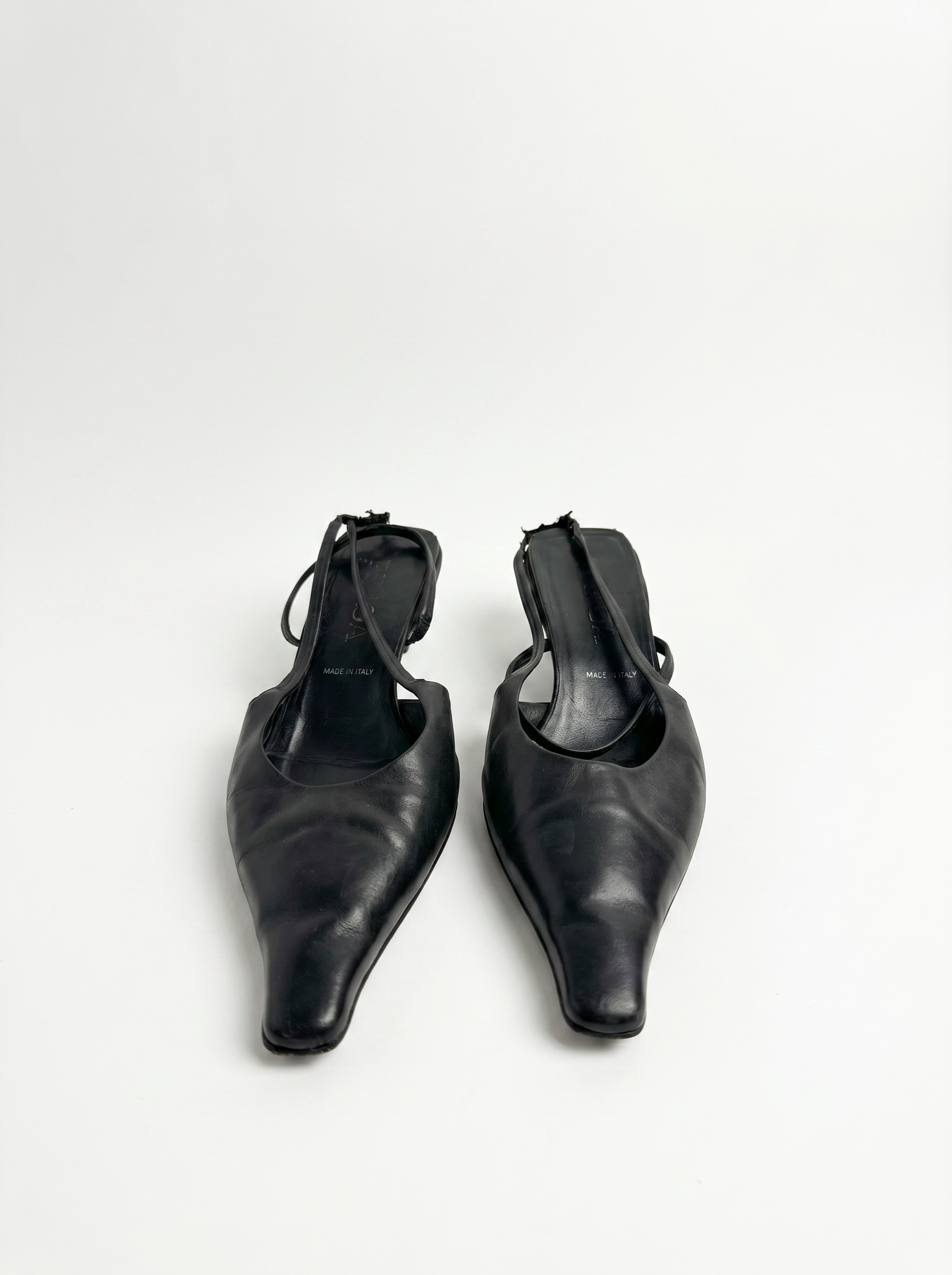 Salto slingback preto bico fino - Prada - imagem 3